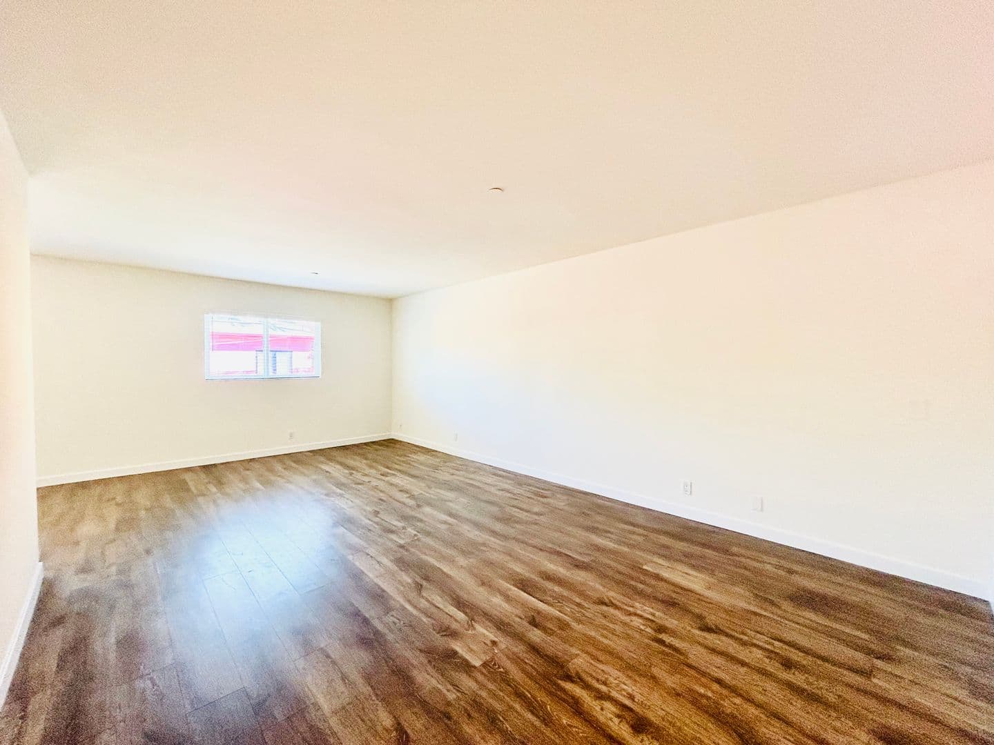 Venice Apartment: 2504 Pacific Ave.