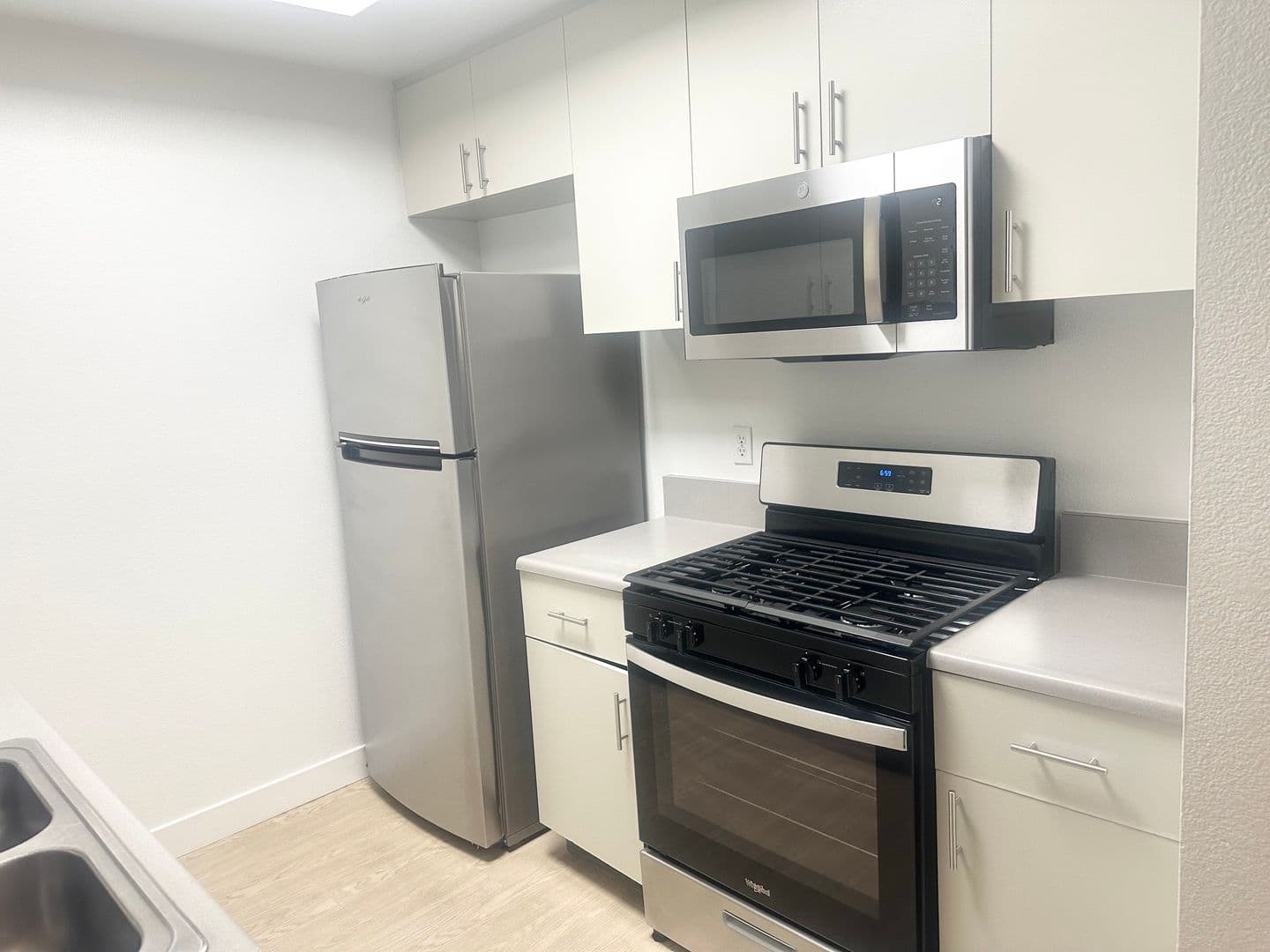 Hollywood Apartment: 1234 N Las Palmas Ave