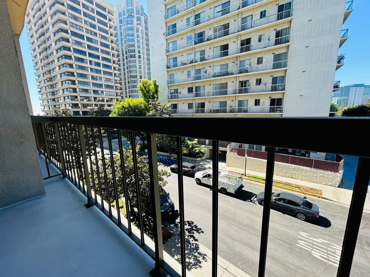 Los Angeles House: 10747 Wilshire Blvd