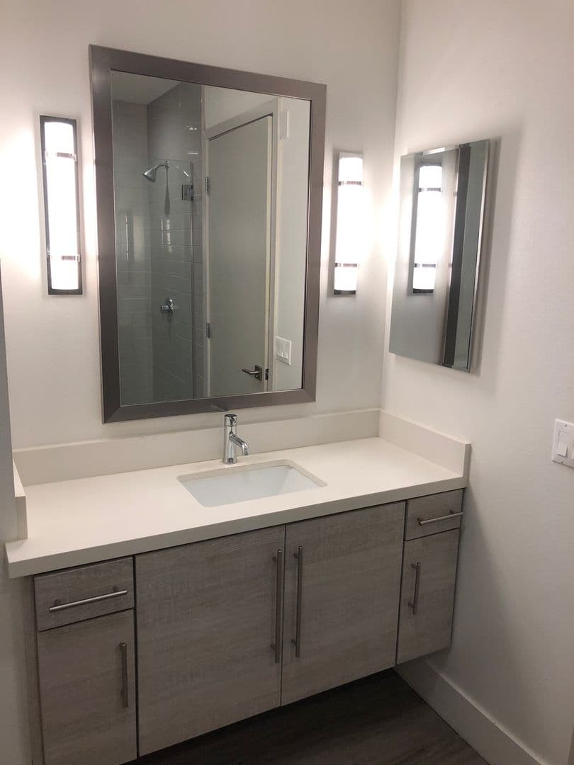 Los Angeles Apartment: 11811 Culver Blvd