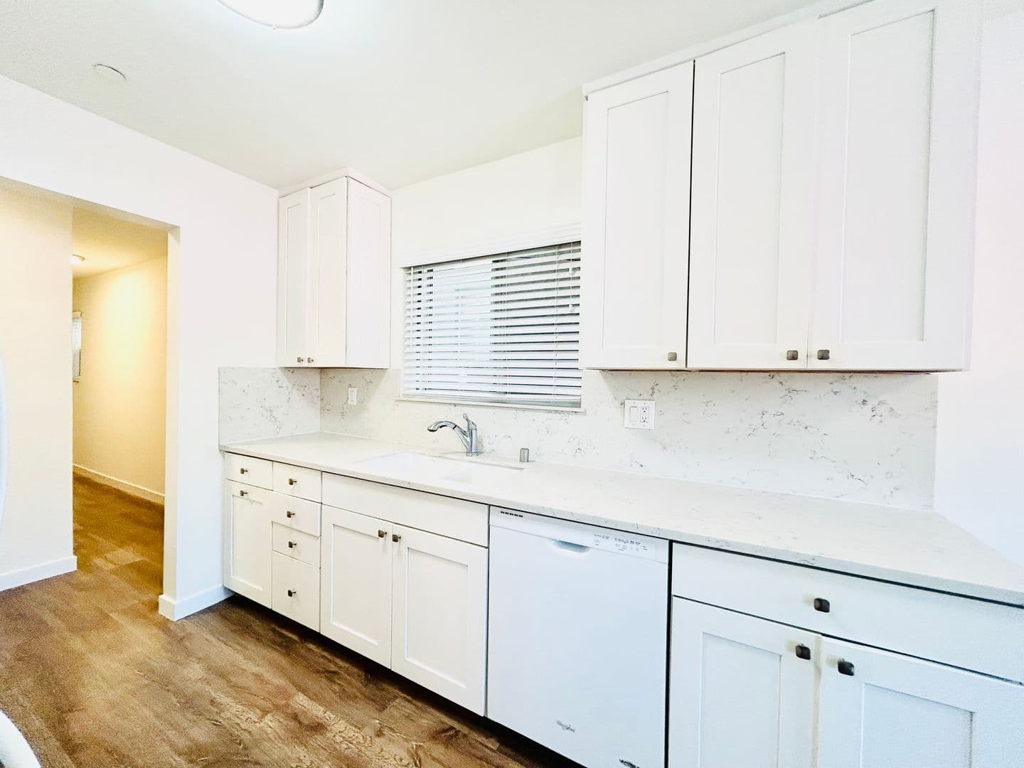Venice Apartment: 2504 Pacific Ave.