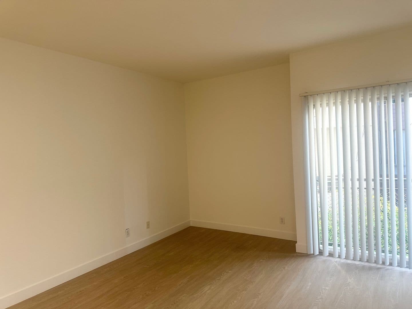 Hollywood Apartment: 1234 N Las Palmas Ave