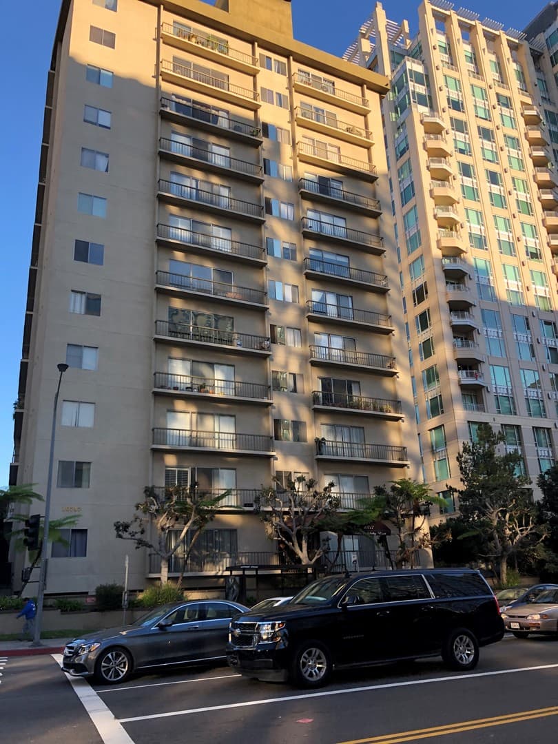 Los Angeles House: 10747 Wilshire Blvd