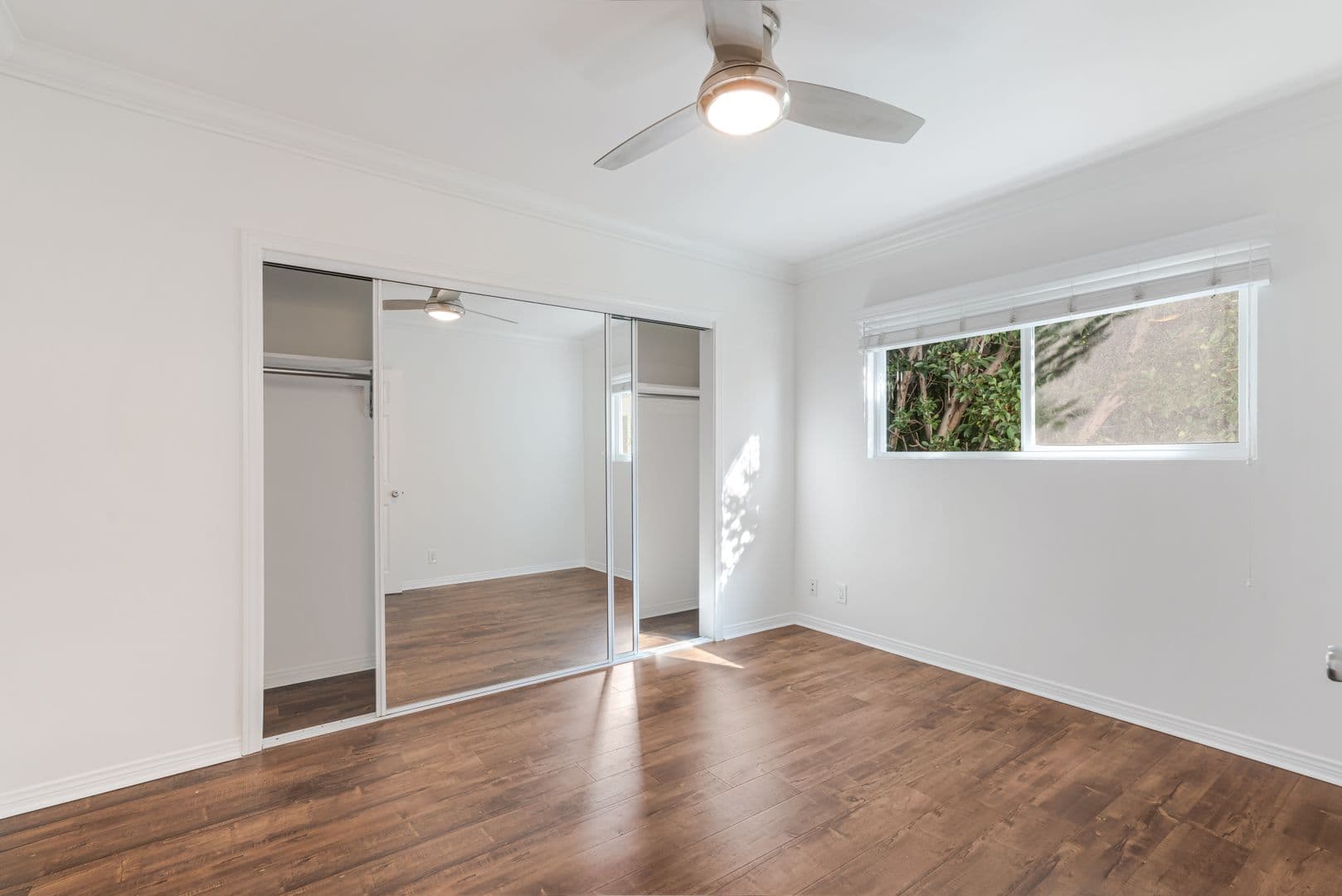 Los Angeles Apartment: 3940 Inglewood Blvd