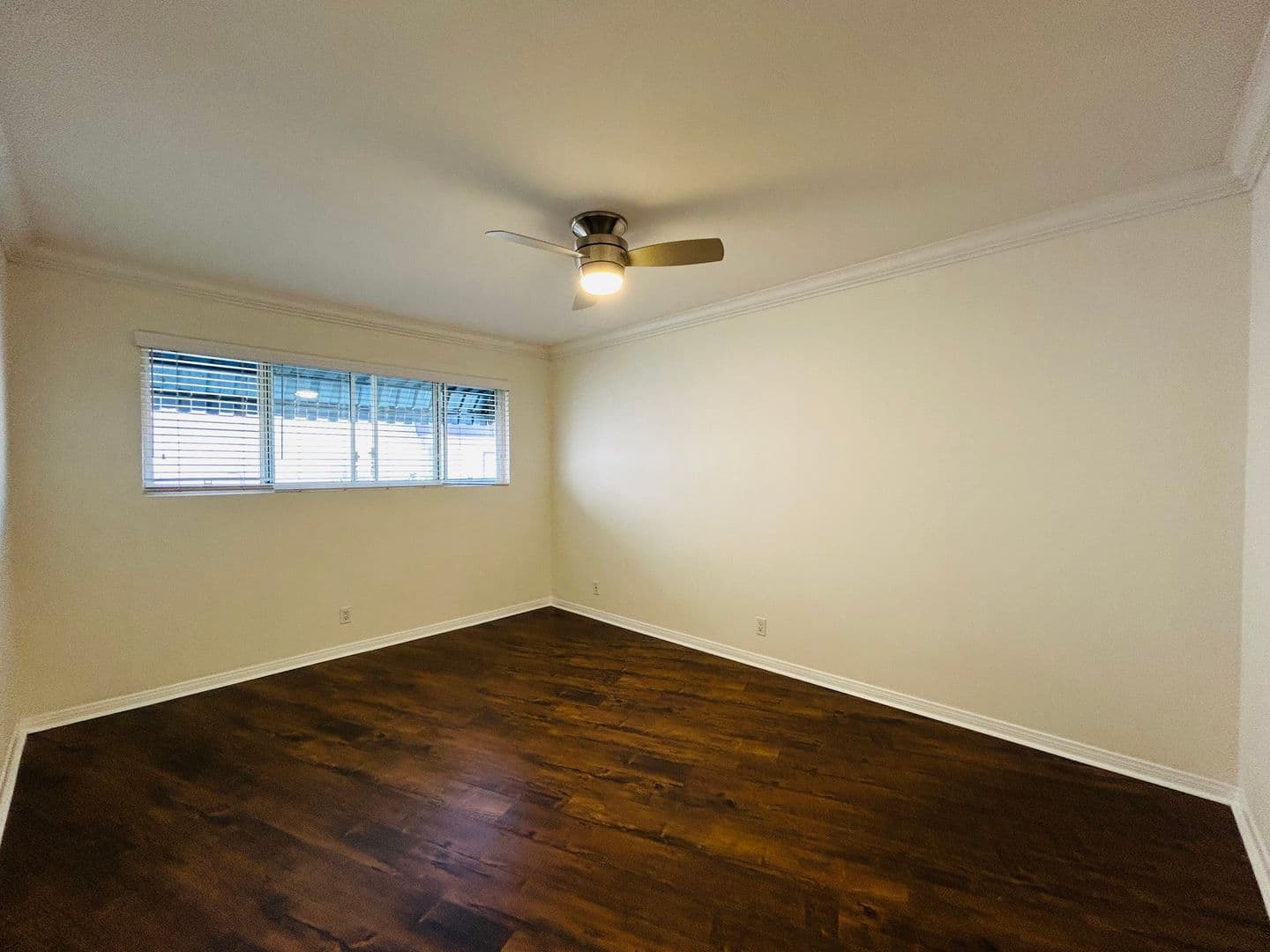 Los Angeles Apartment: 10394 Rochester Ave