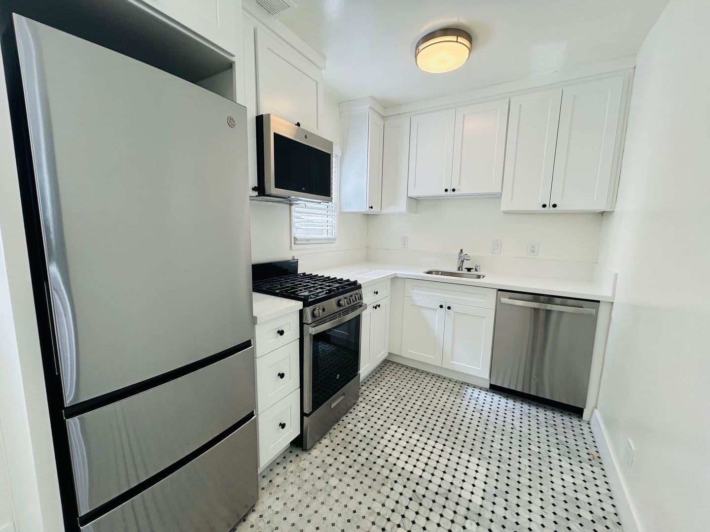 Marina Del Rey Apartment: 738 Washington Blvd.