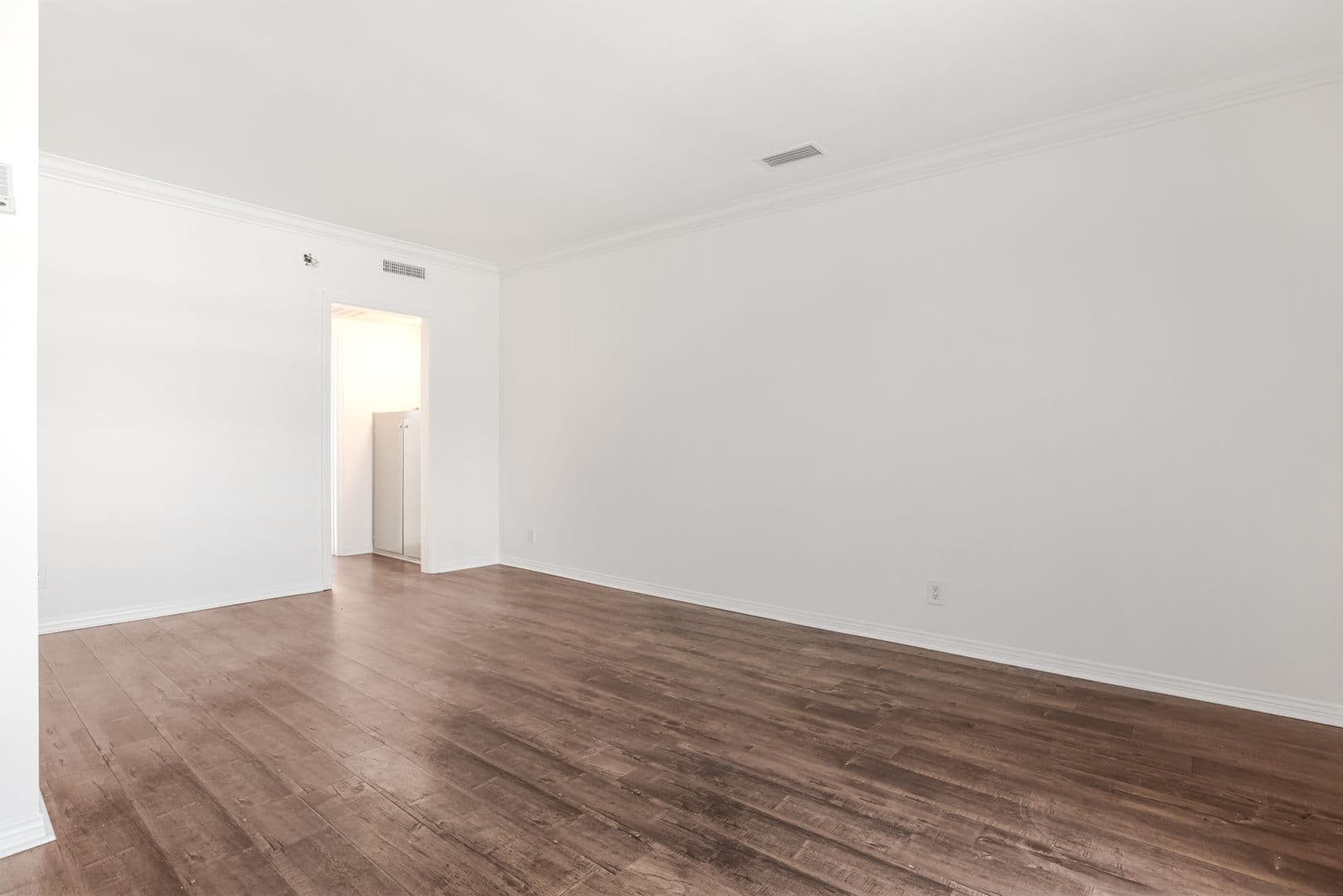 Los Angeles Apartment: 3940 Inglewood Blvd