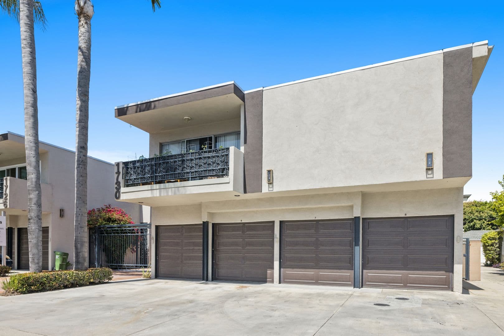 Los Angeles Apartment: 1726 Barrington Ave