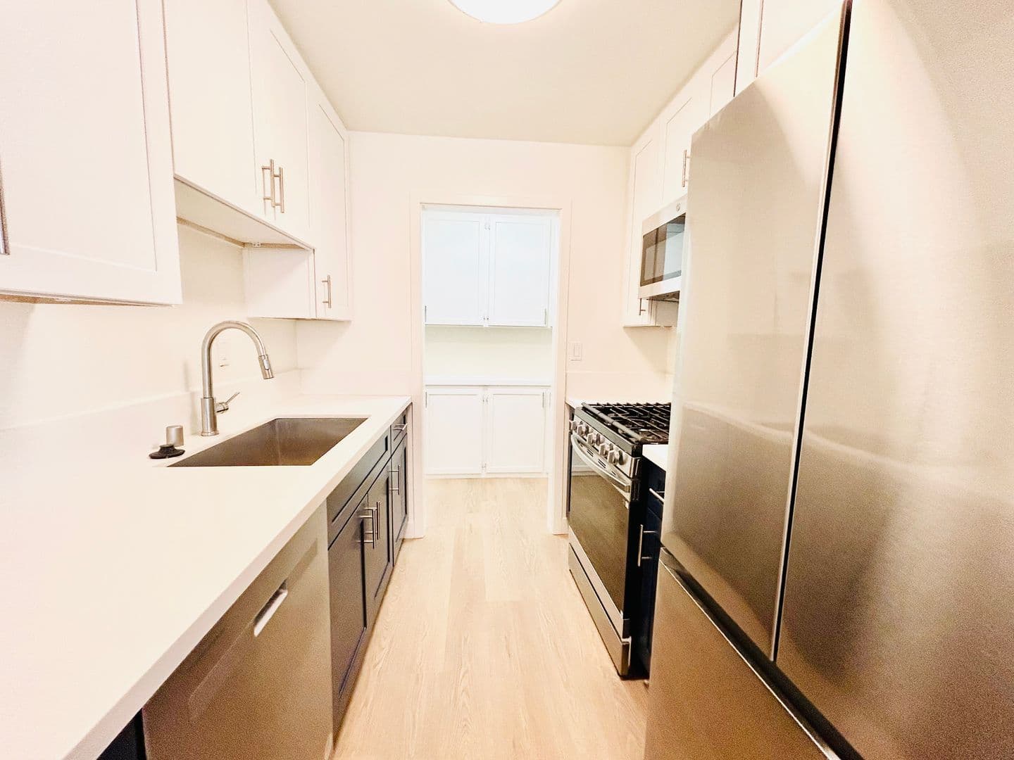 Los Angeles Apartment: 4237 Inglewood Blvd