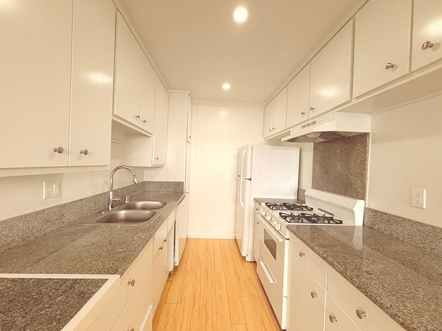 Los Angeles Apartment: 2023-27 Preuss Rd.