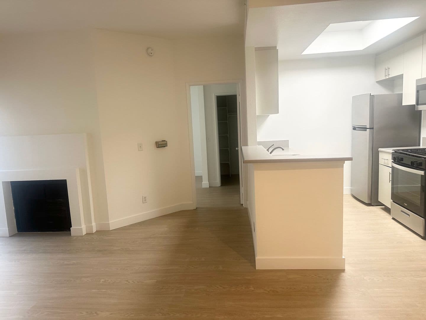 Hollywood Apartment: 1234 N Las Palmas Ave