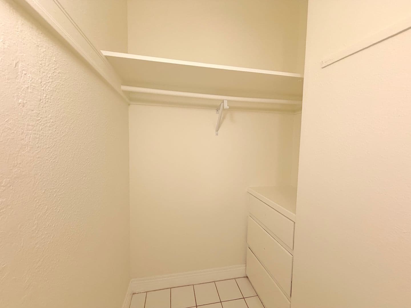Culver City Apartment: 4049 Madison Ave