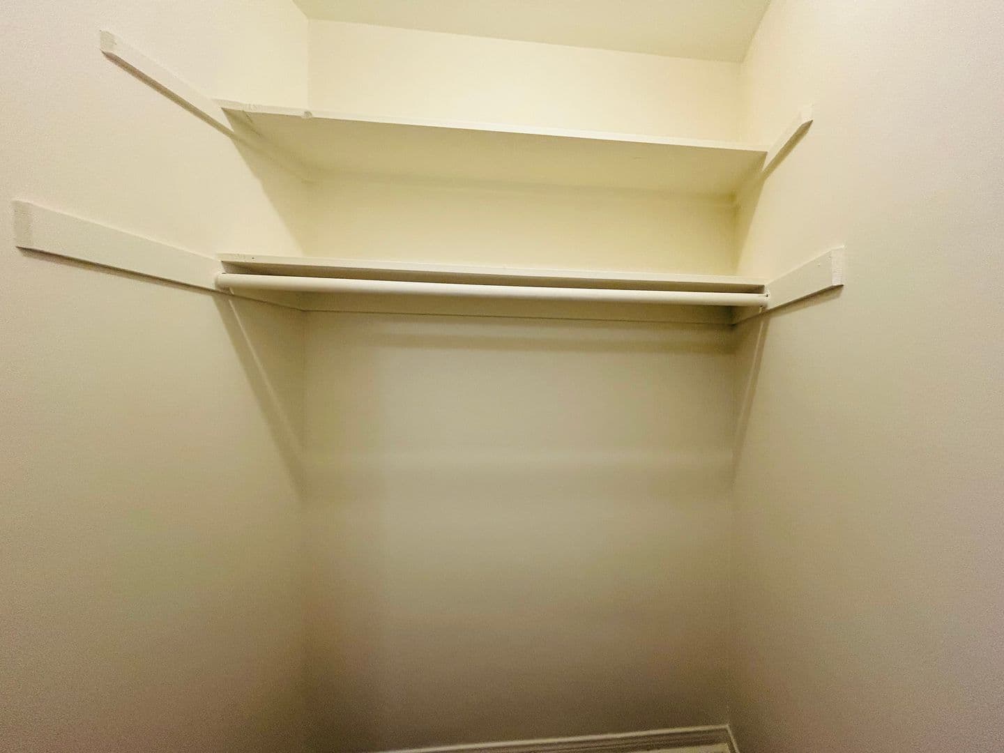 Los Angeles Apartment: 10394 Rochester Ave