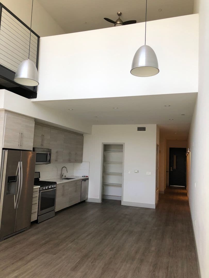 Los Angeles Apartment: 11811 Culver Blvd
