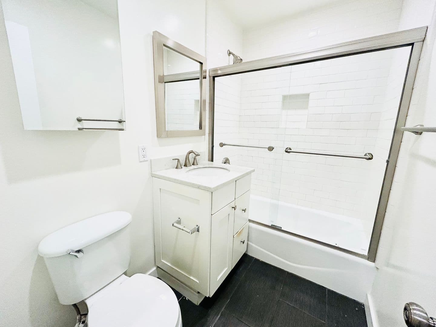 Venice Apartment: 2504 Pacific Ave.