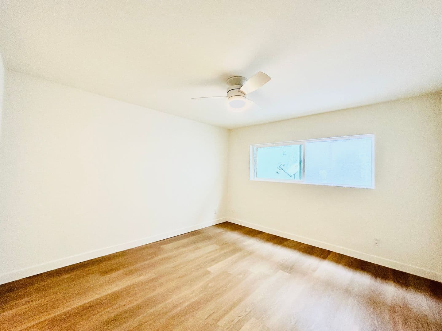 Los Angeles Apartment: 4237 Inglewood Blvd