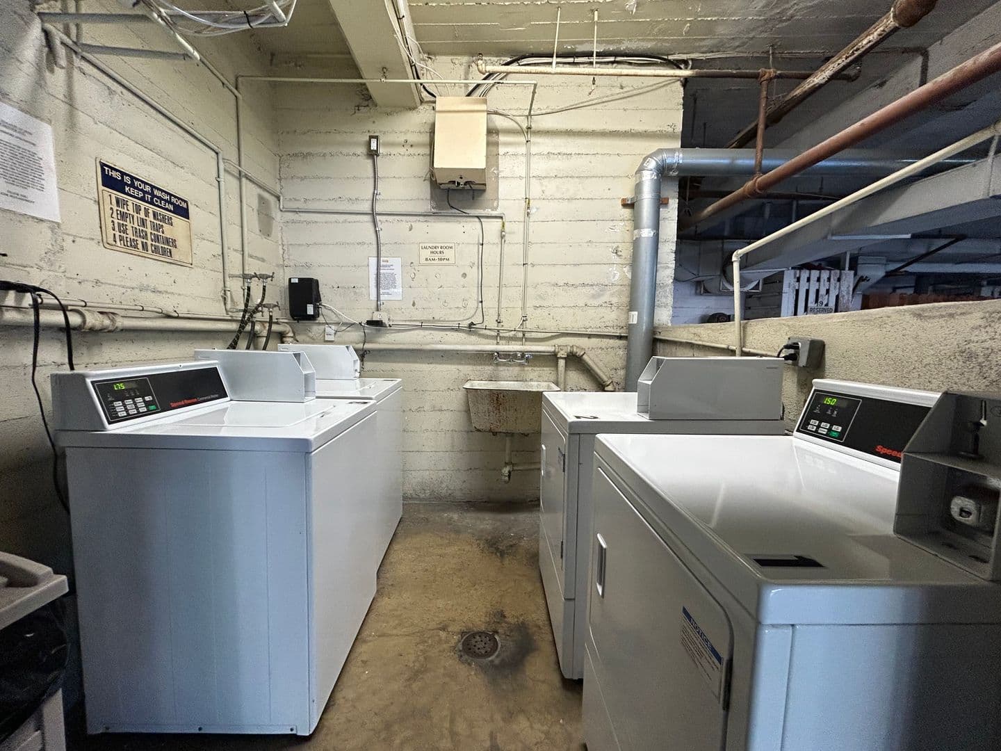 Los Angeles Apartment: 10394 Rochester Ave