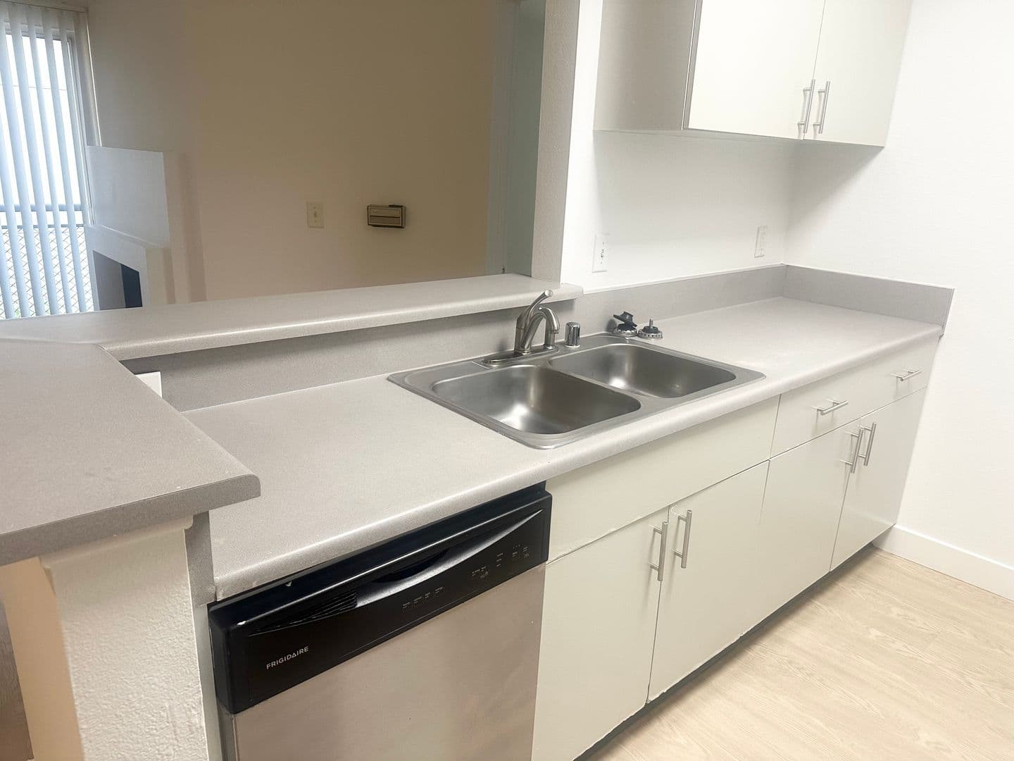 Hollywood Apartment: 1234 N Las Palmas Ave