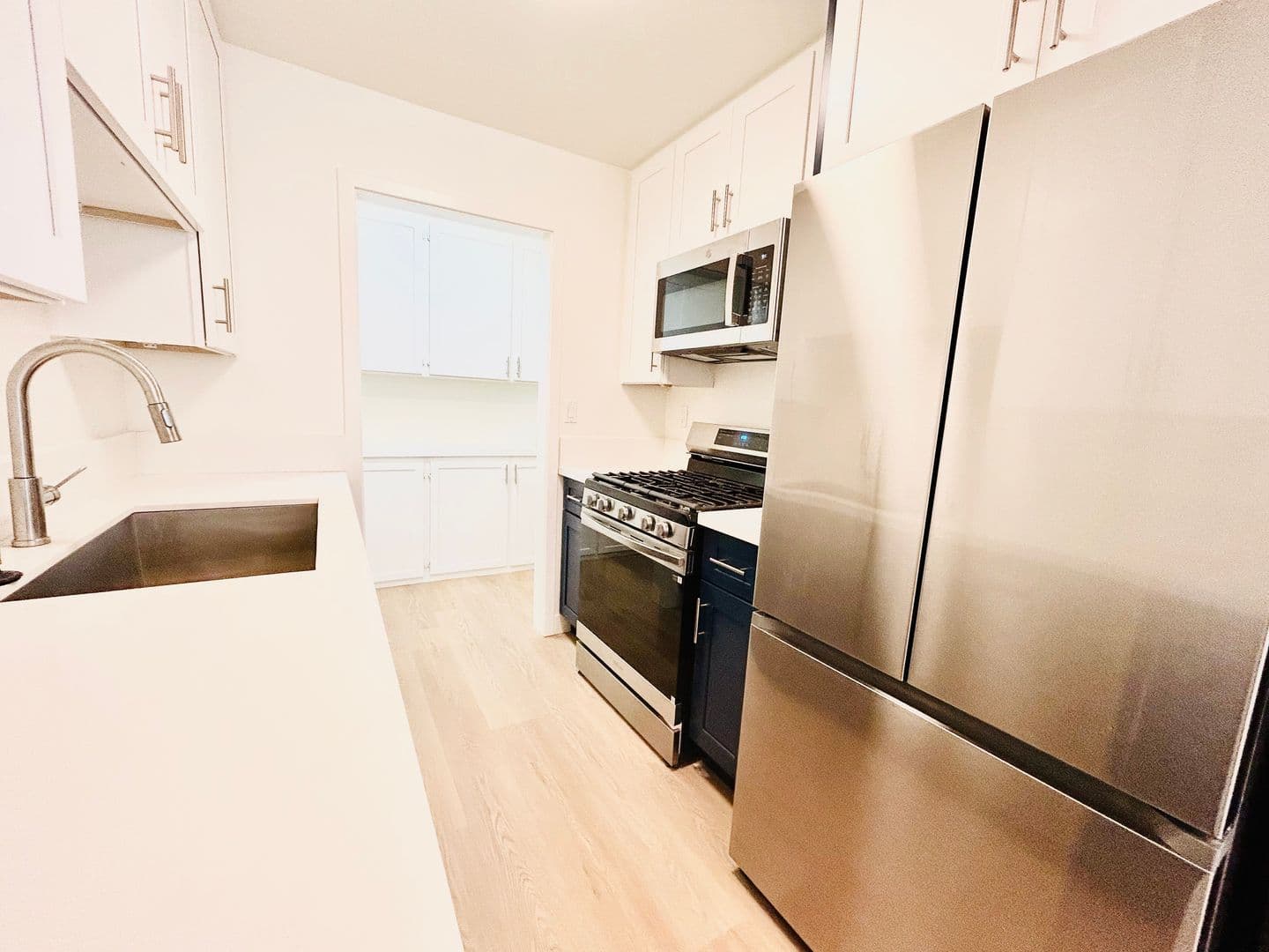 Los Angeles Apartment: 4237 Inglewood Blvd