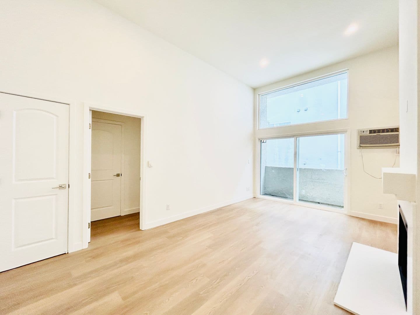 Los Angeles Apartment: 4237 Inglewood Blvd