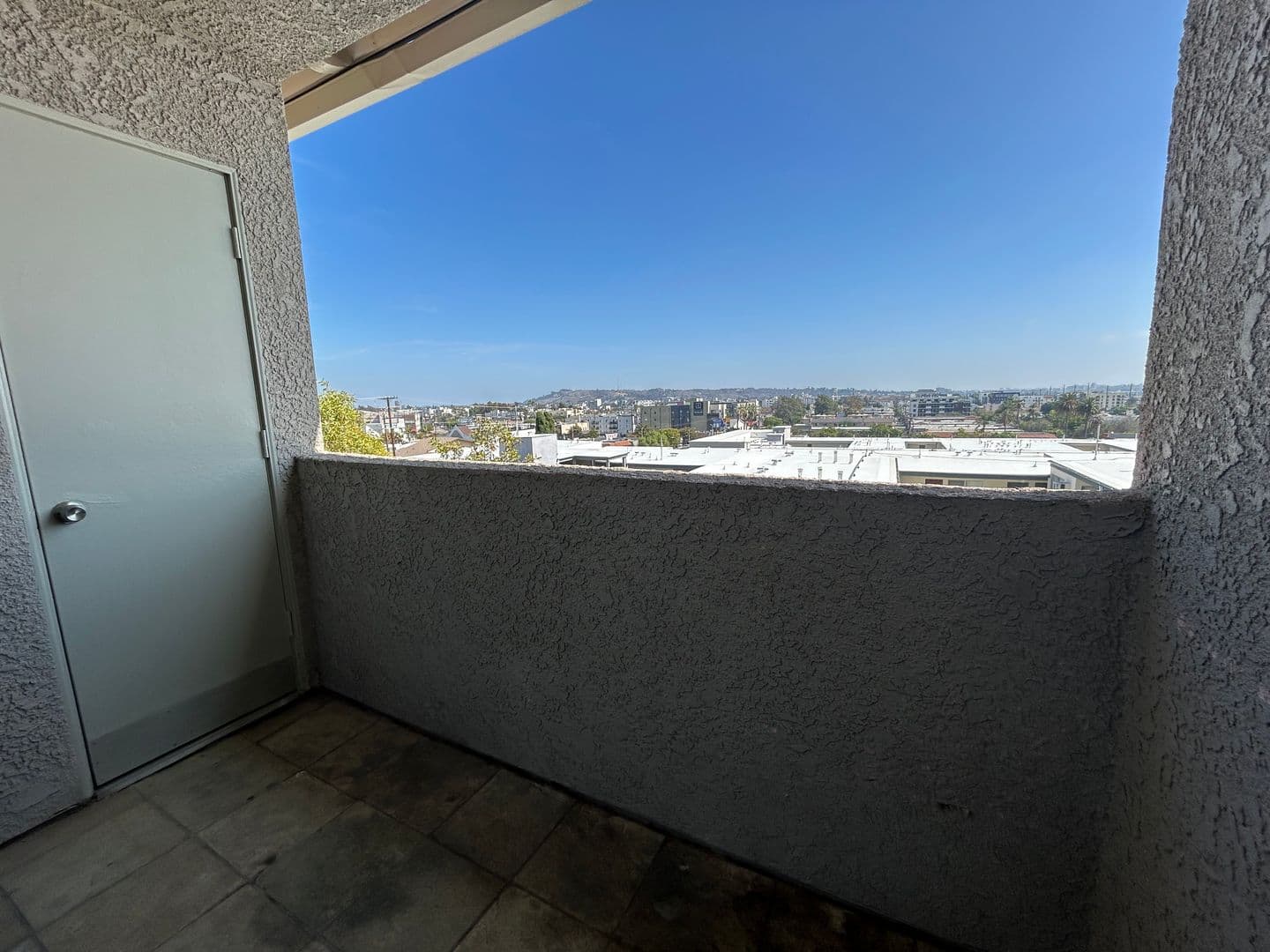 Los Angeles Apartment: 10520 National Blvd