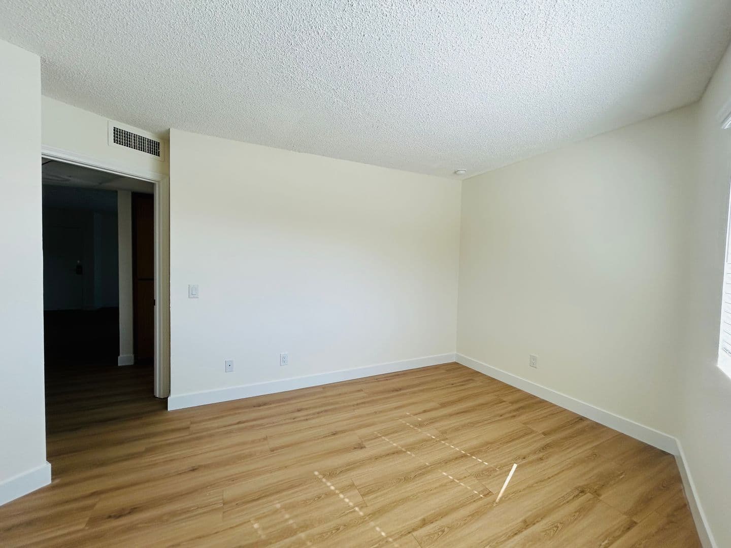 Los Angeles Apartment: 10520 National Blvd