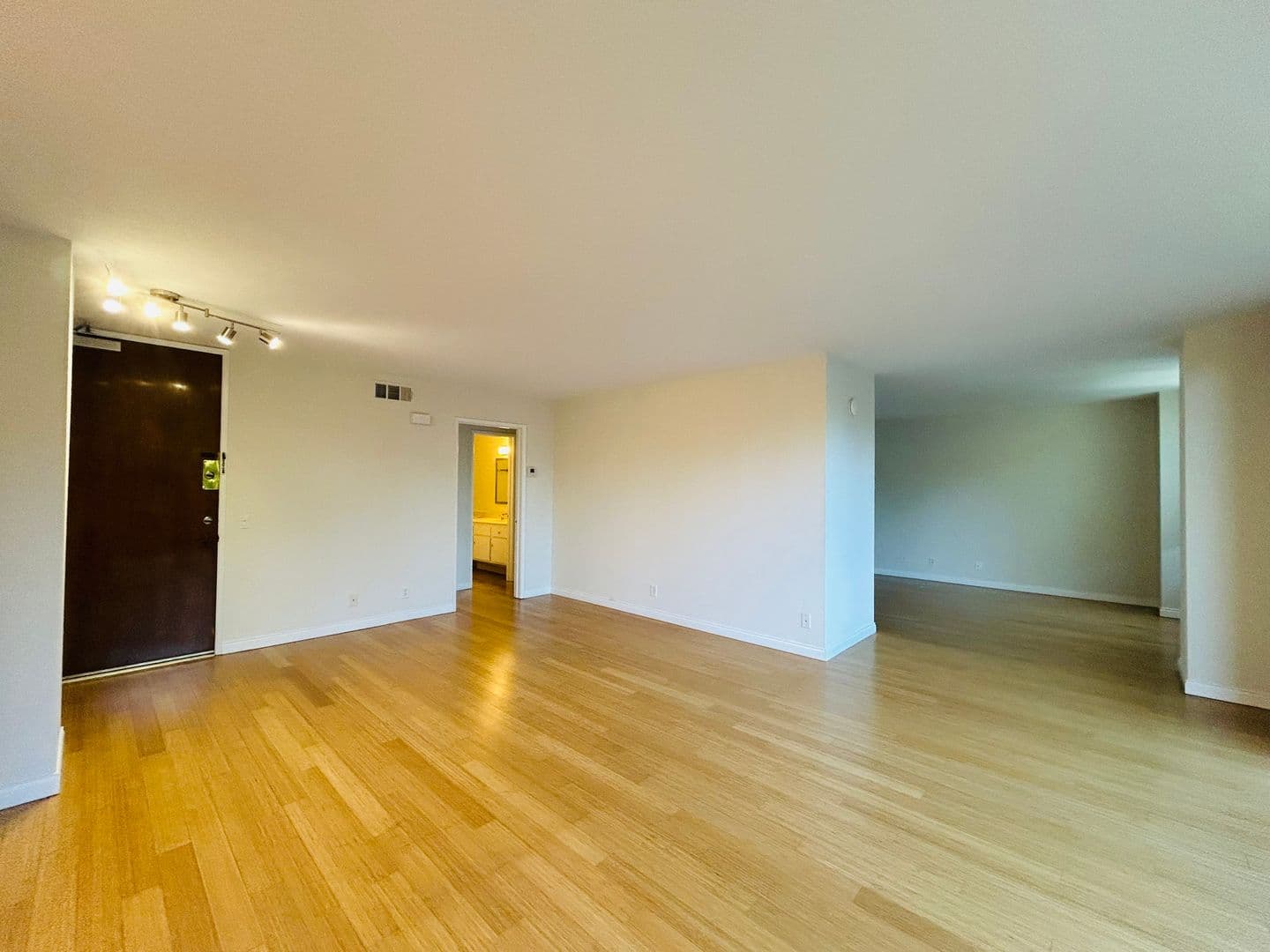 Los Angeles House: 10747 Wilshire Blvd