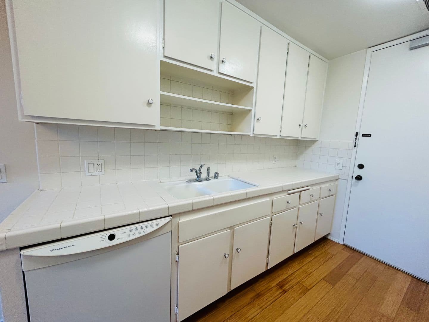 Los Angeles House: 10747 Wilshire Blvd