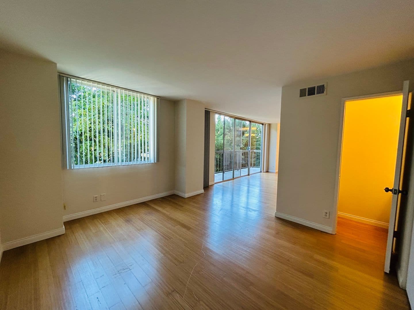 Los Angeles House: 10747 Wilshire Blvd