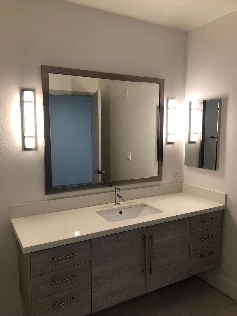 Los Angeles Apartment: 11811 Culver Blvd