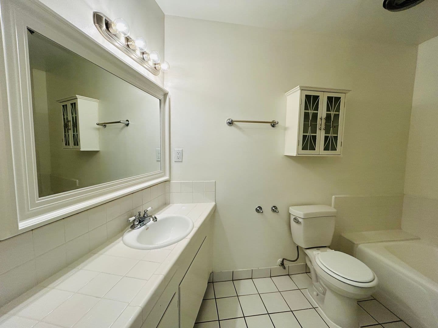 Los Angeles Apartment: 10394 Rochester Ave