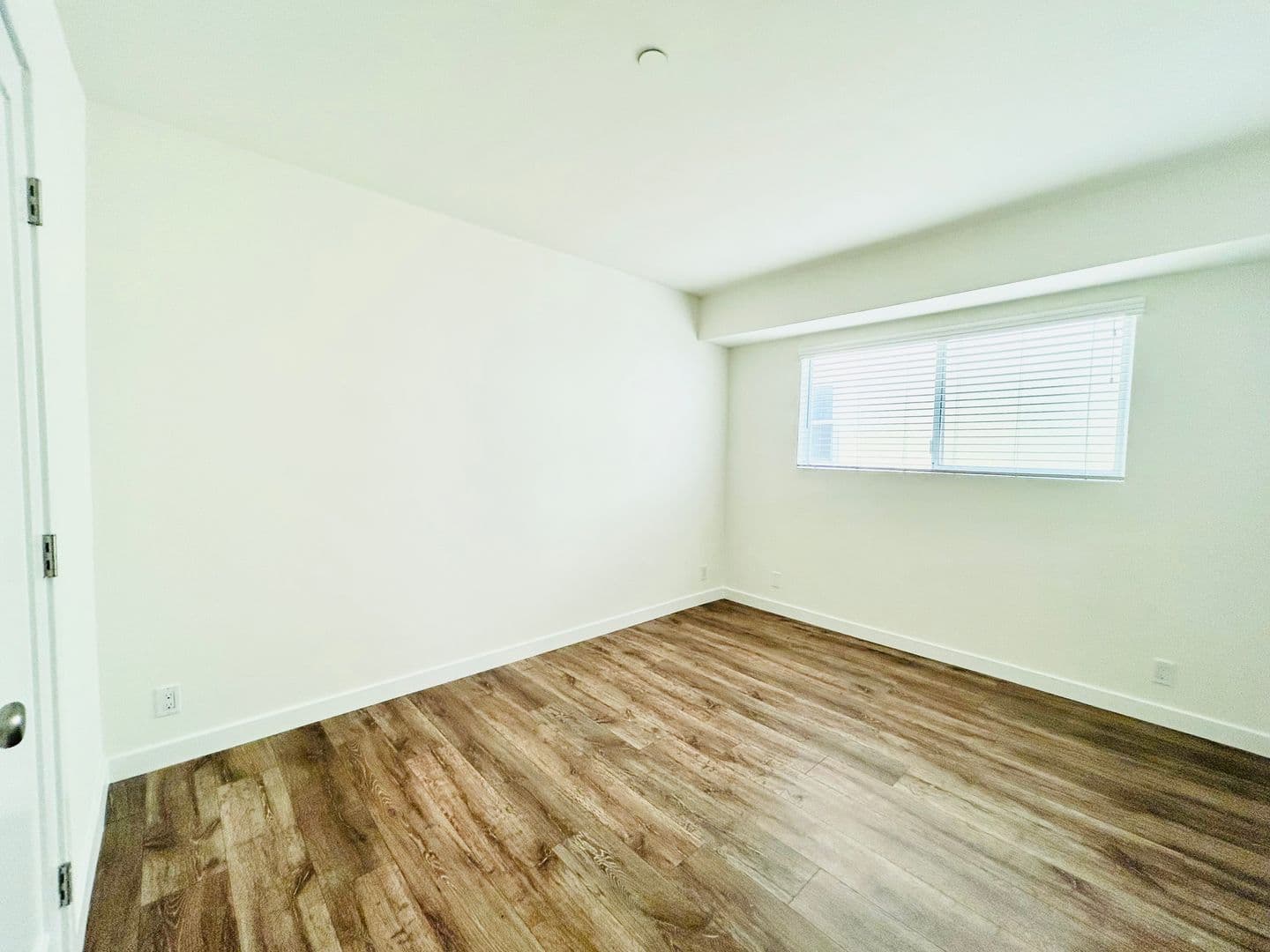 Venice Apartment: 2504 Pacific Ave.