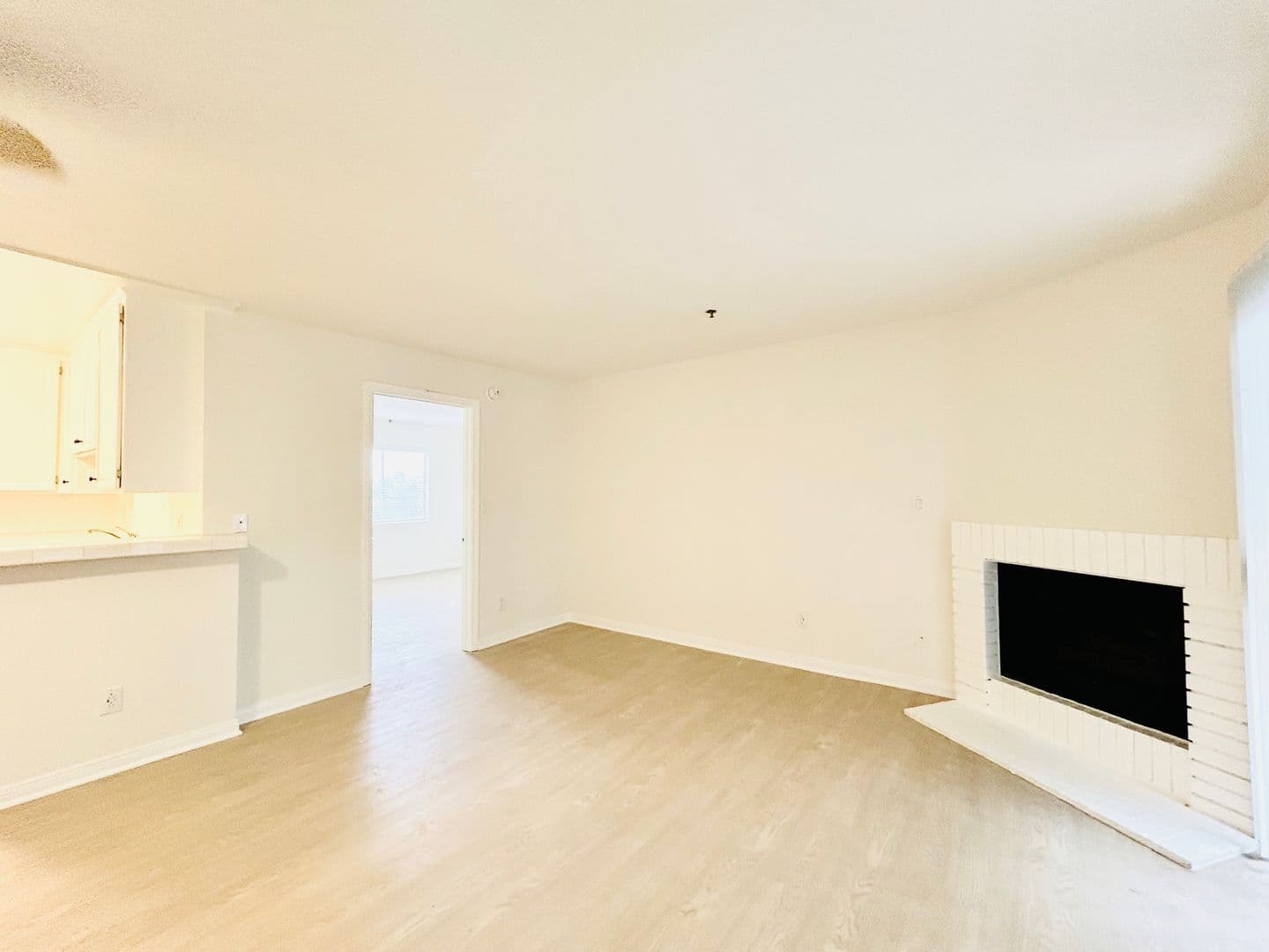 Venice Apartment: 1415 Venice Blvd