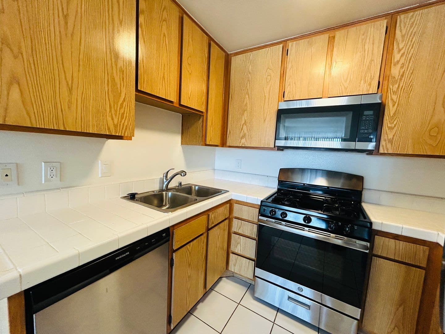 Los Angeles Apartment: 10520 National Blvd