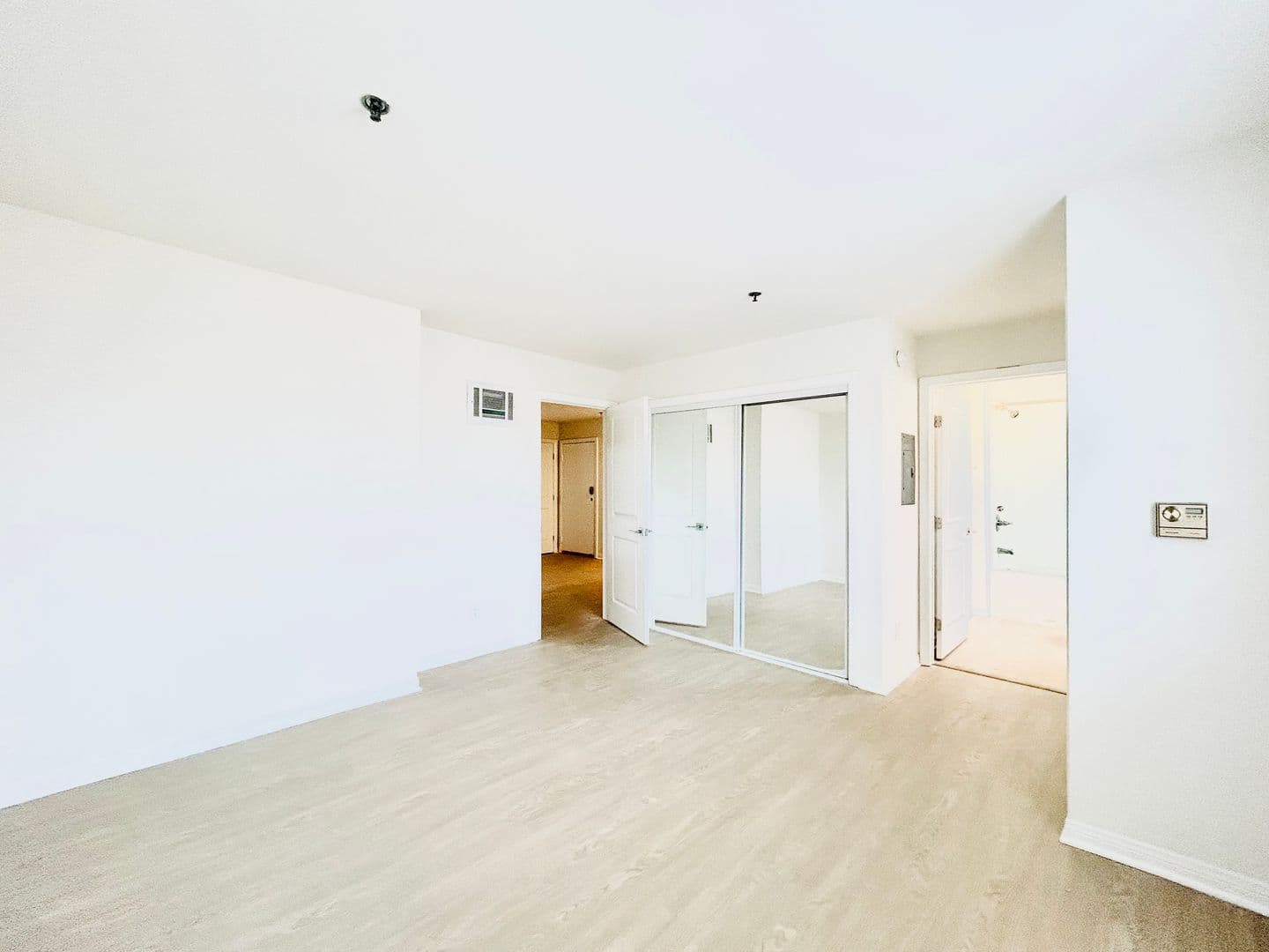 Venice Apartment: 1415 Venice Blvd