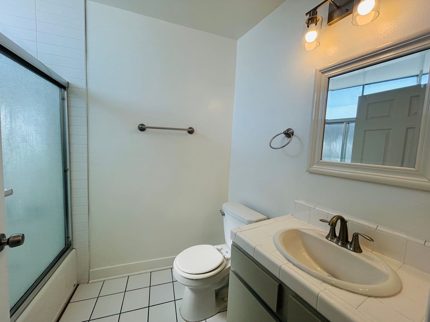 Los Angeles Apartment: 10520 National Blvd