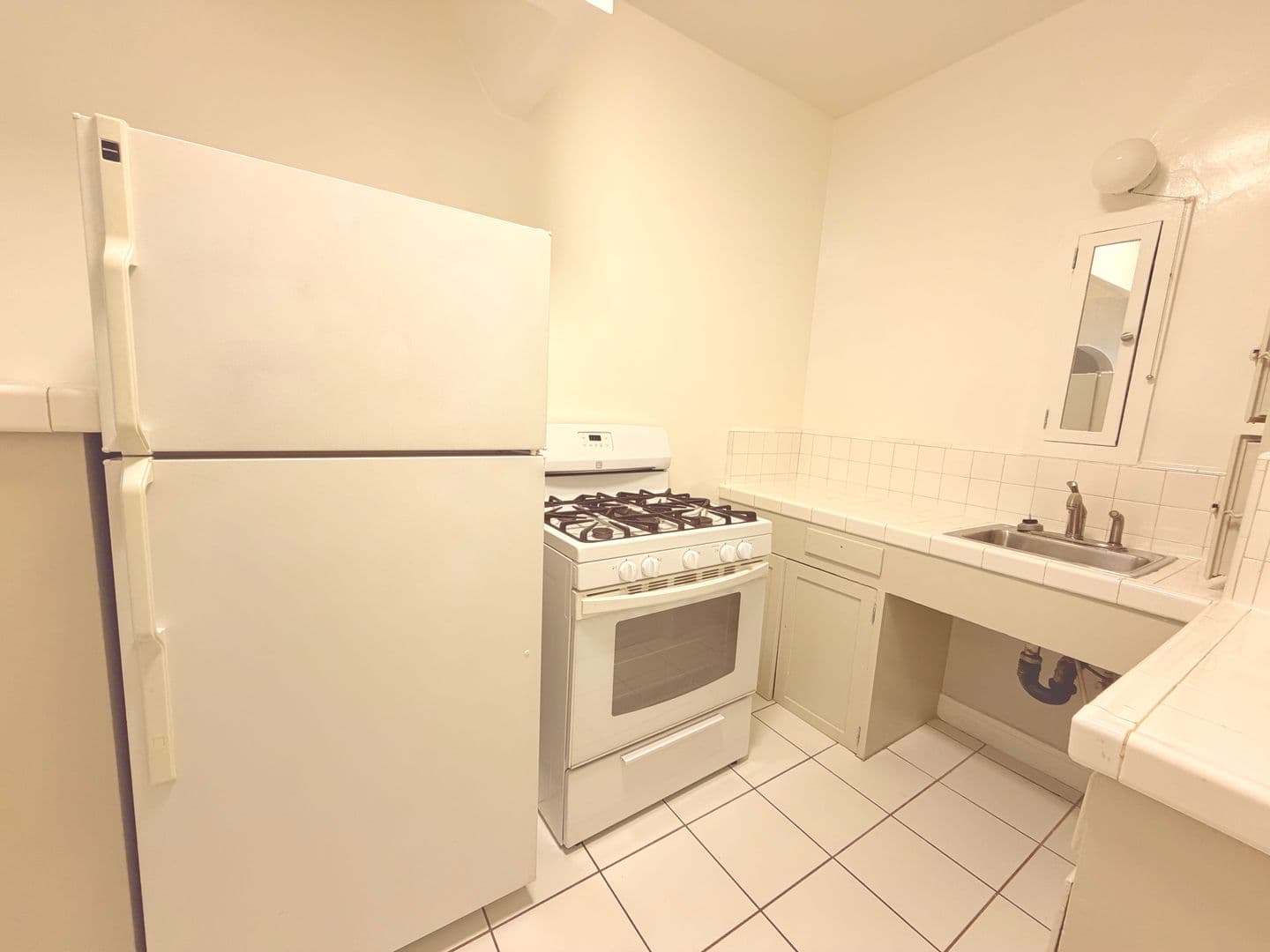 Culver City Apartment: 4049 Madison Ave