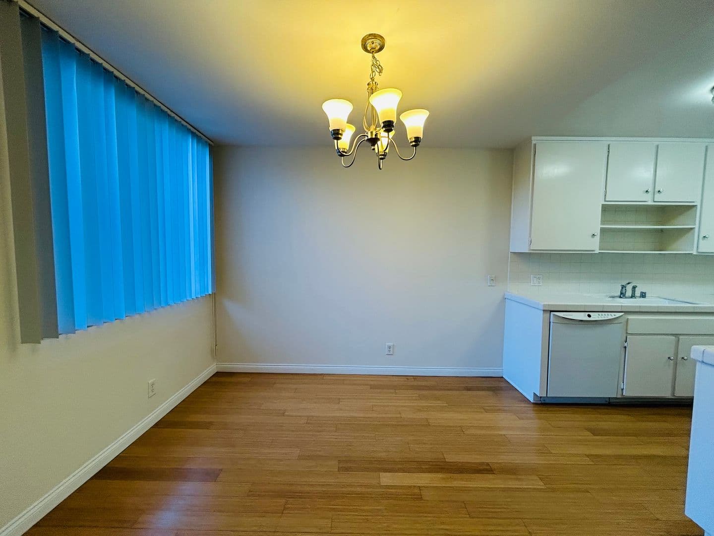 Los Angeles House: 10747 Wilshire Blvd
