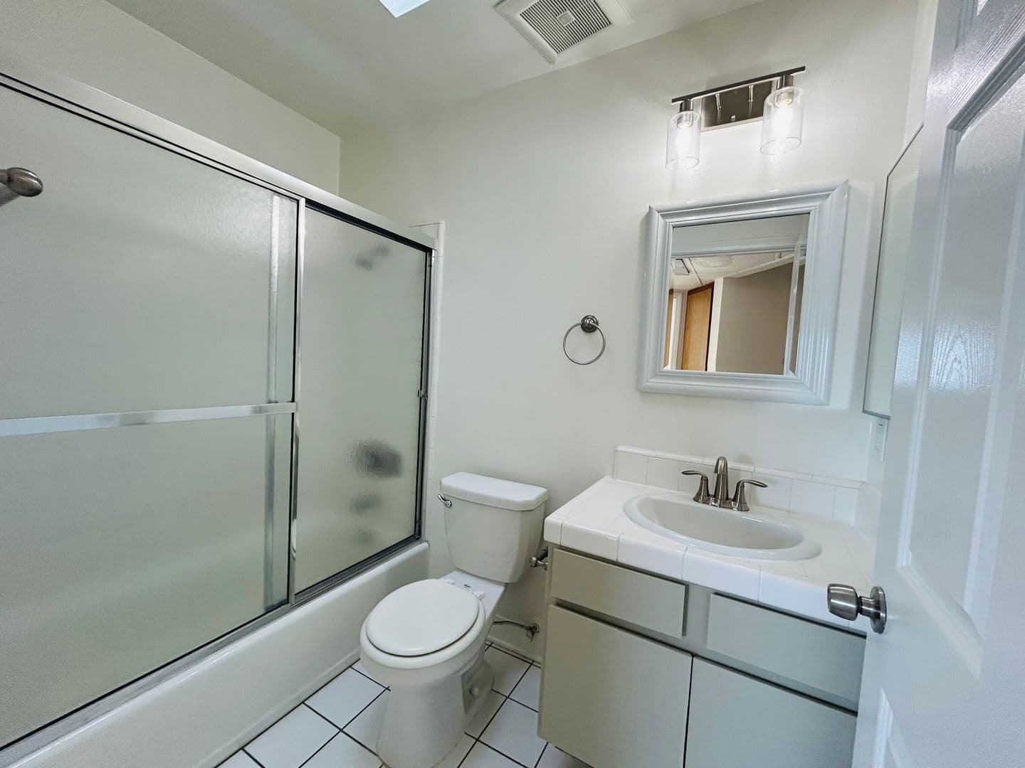 Los Angeles Apartment: 10520 National Blvd