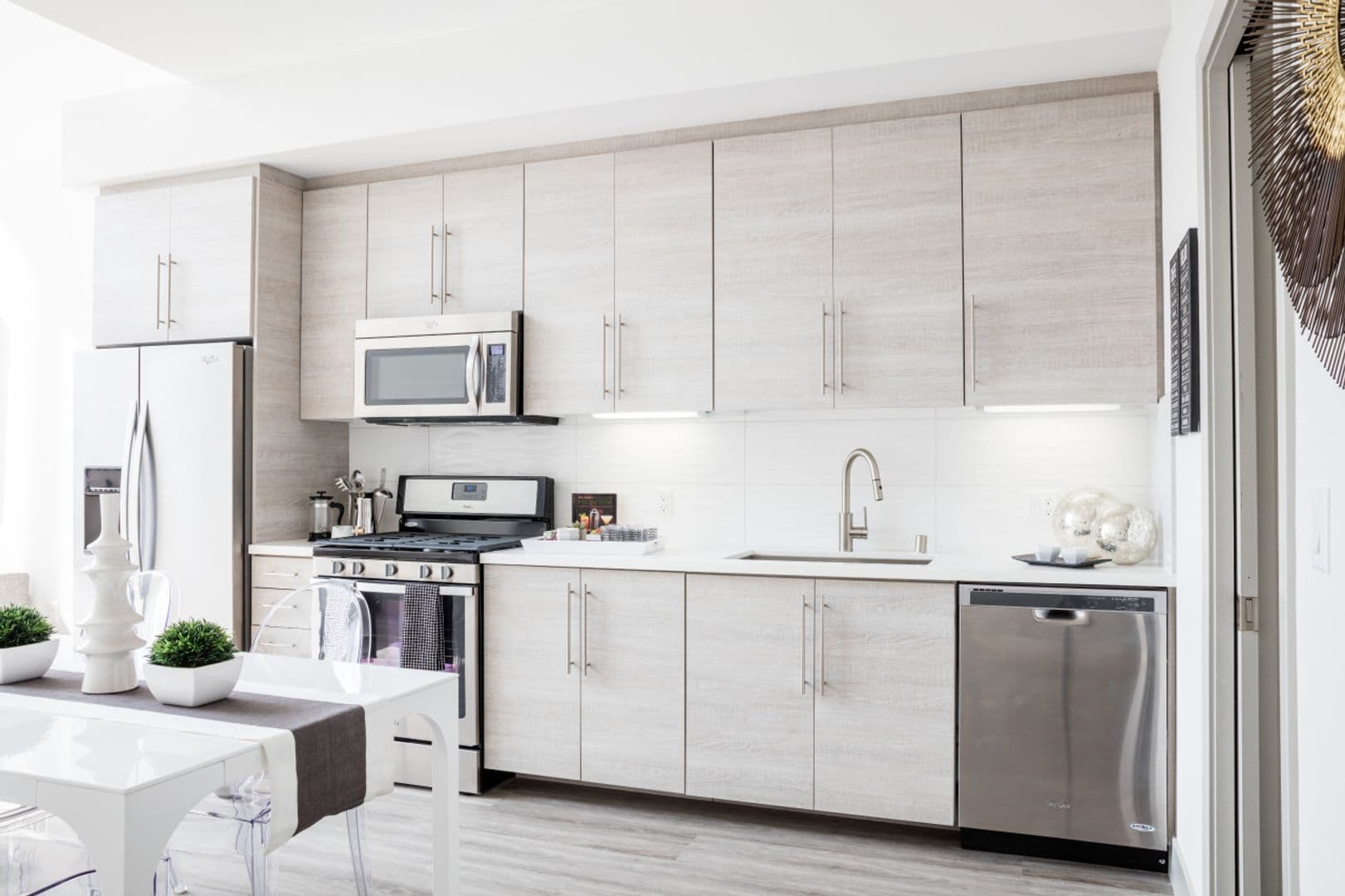 Los Angeles Apartment: 11811 Culver Blvd