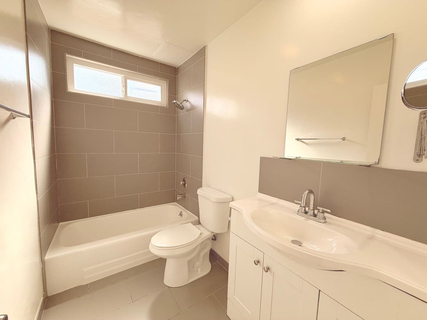 Los Angeles Apartment: 2023-27 Preuss Rd.