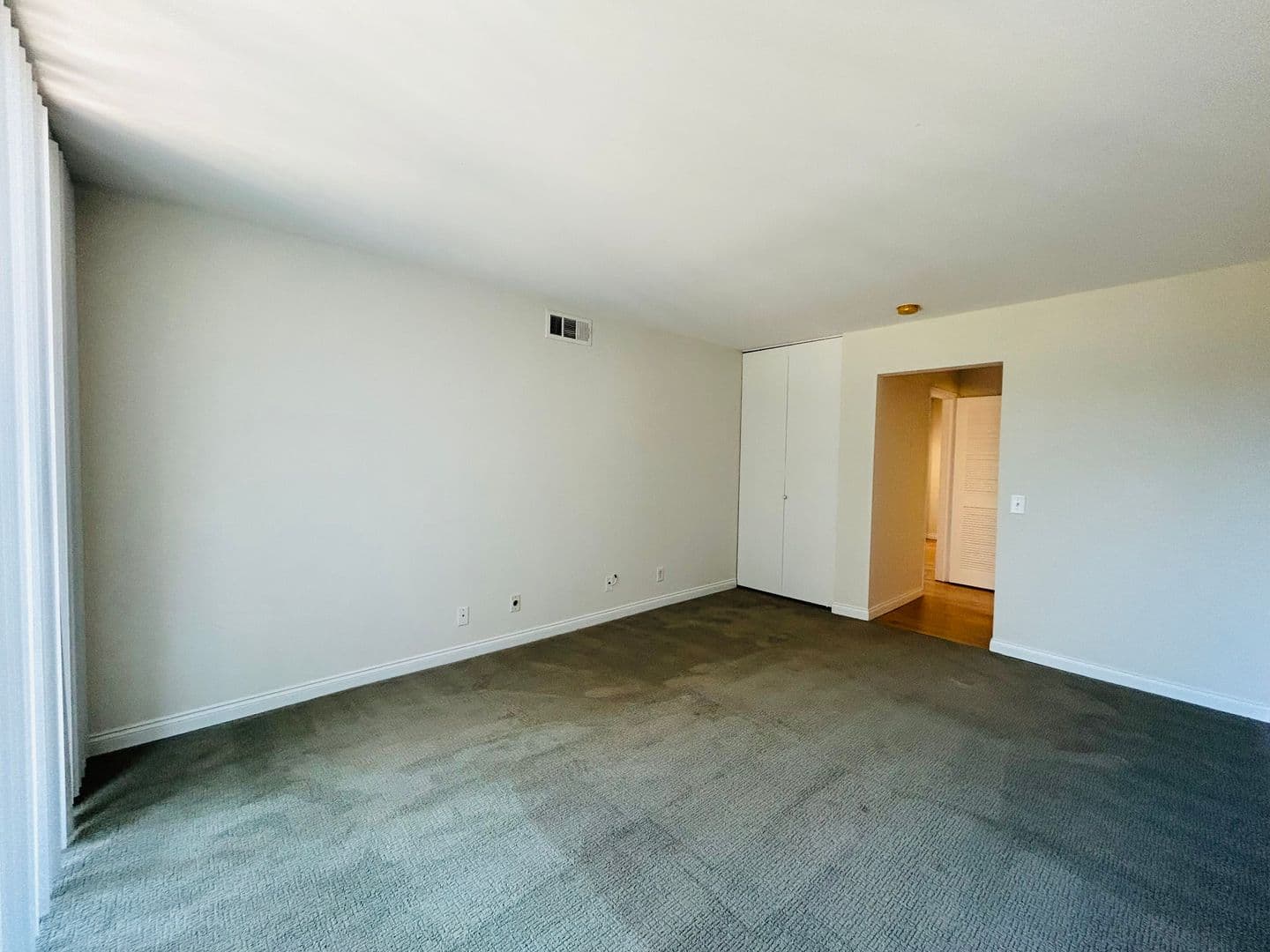 Los Angeles House: 10747 Wilshire Blvd