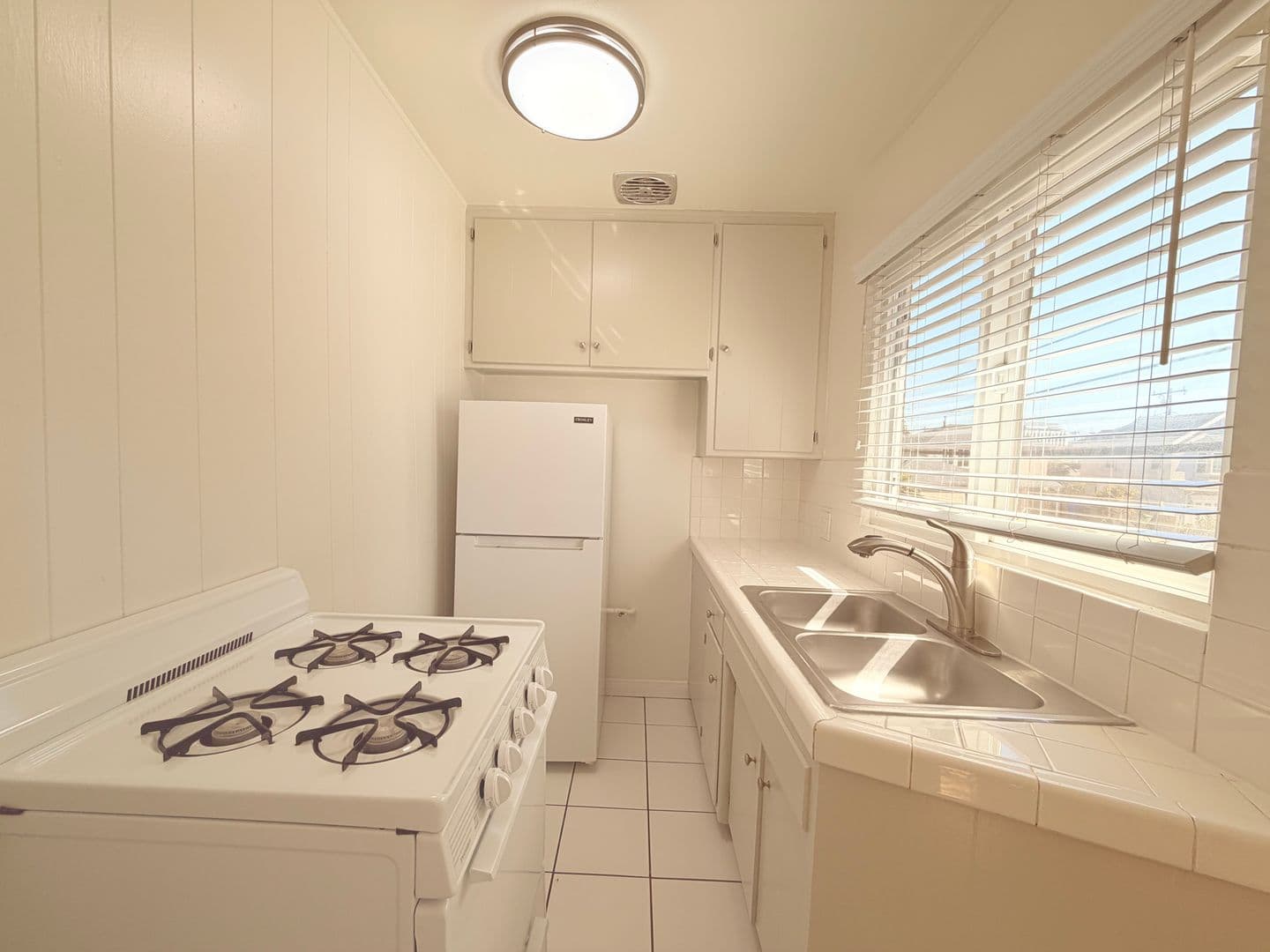 Culver City Apartment: 10860 Venice Blvd