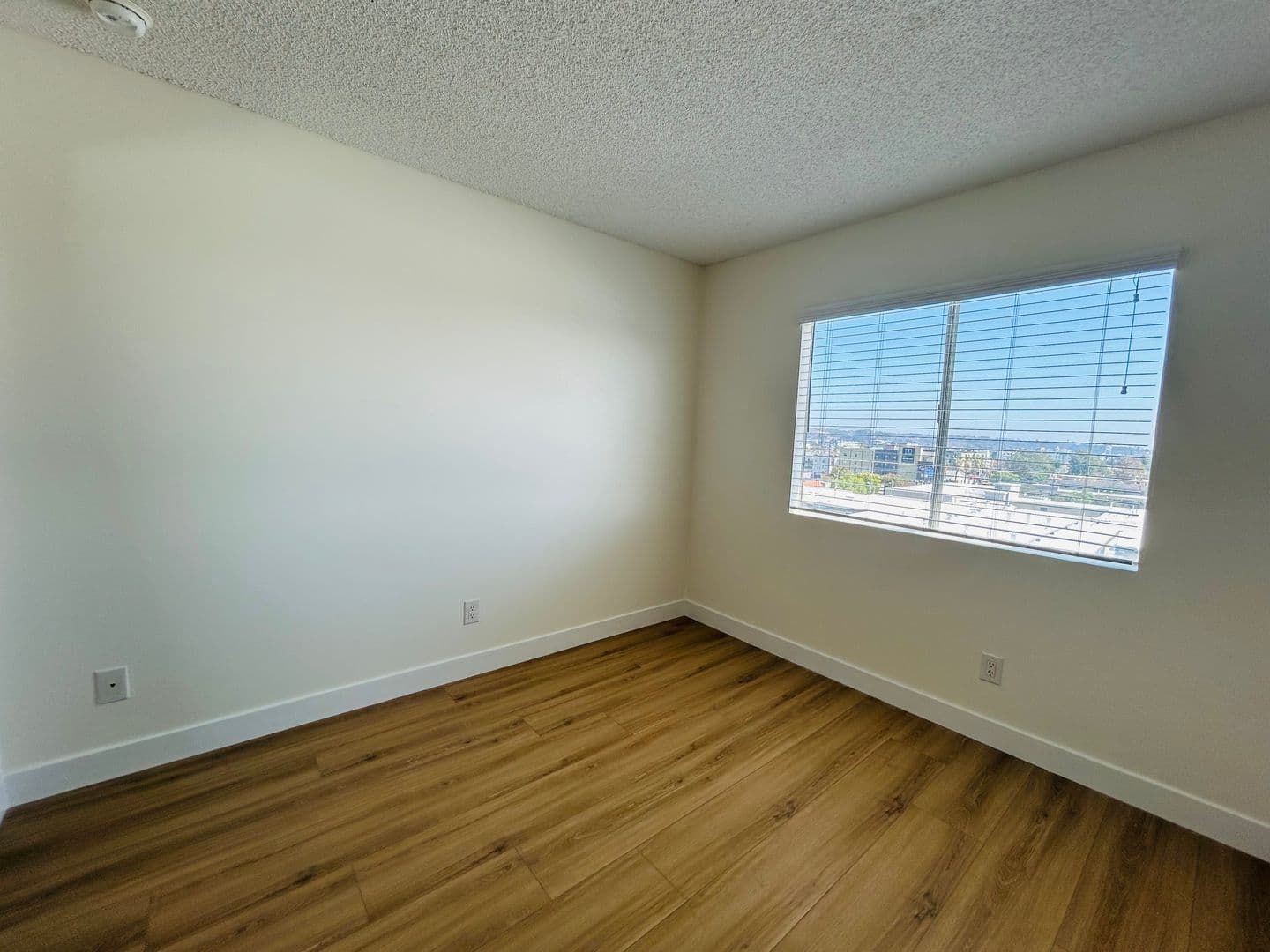 Los Angeles Apartment: 10520 National Blvd