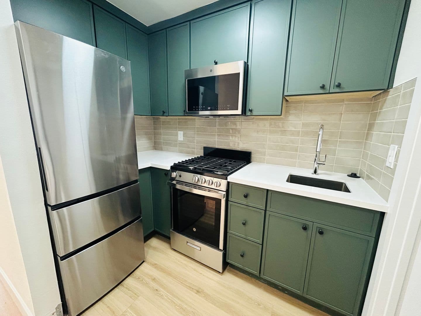 Los Angeles Apartment: 9725 Charnock Ave