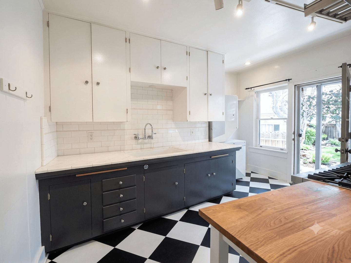 Pasadena Apartment: 1278 N Hudson Ave