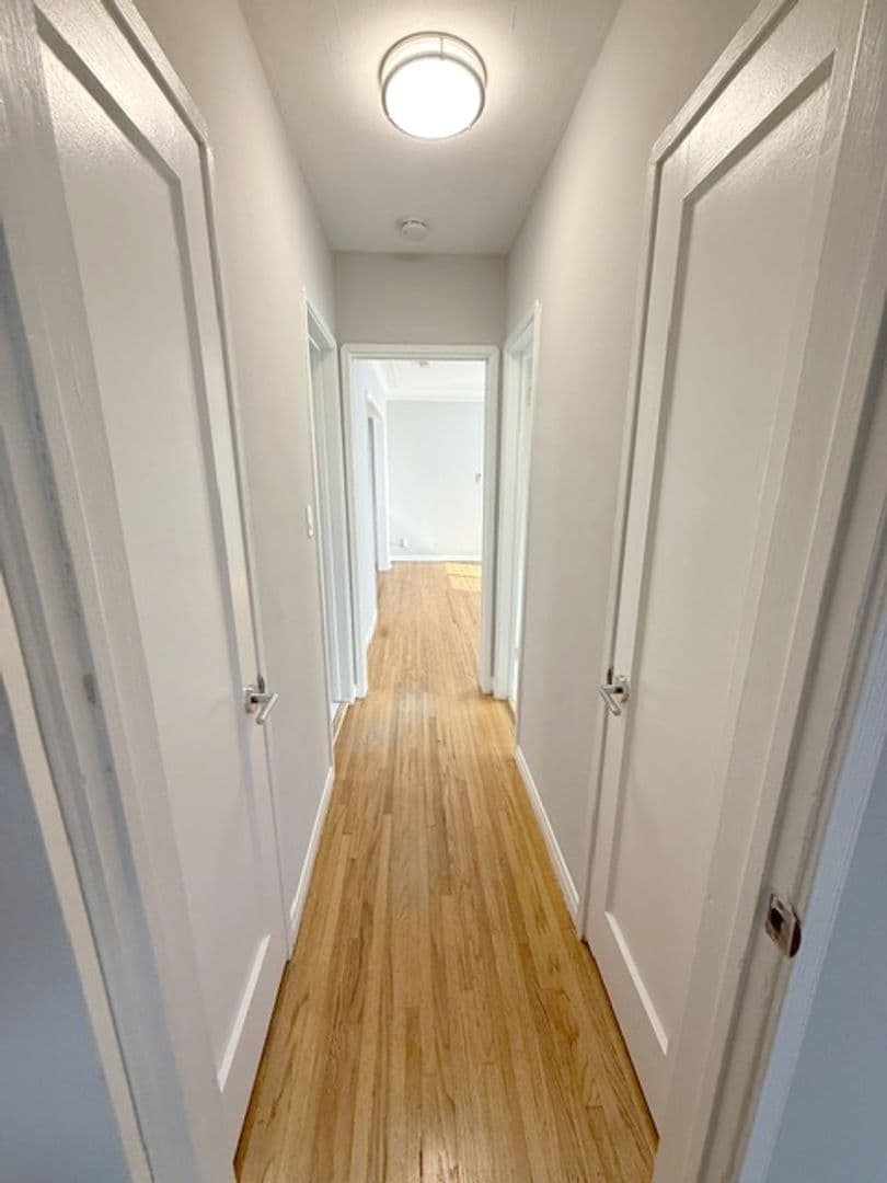 Montrose Apartment: 2318  Mira Vista Ave.