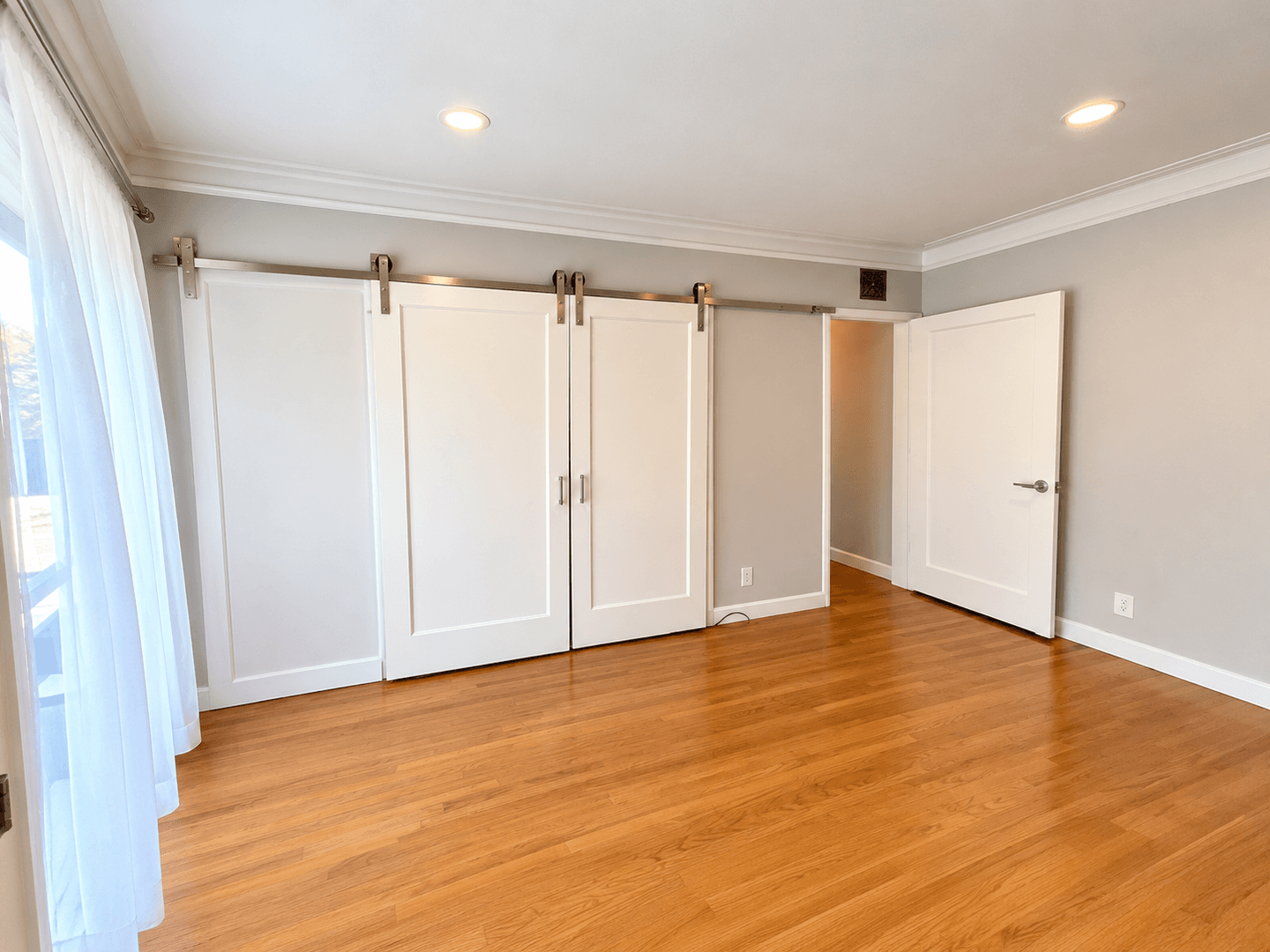 Montrose Apartment: 2318  Mira Vista Ave.