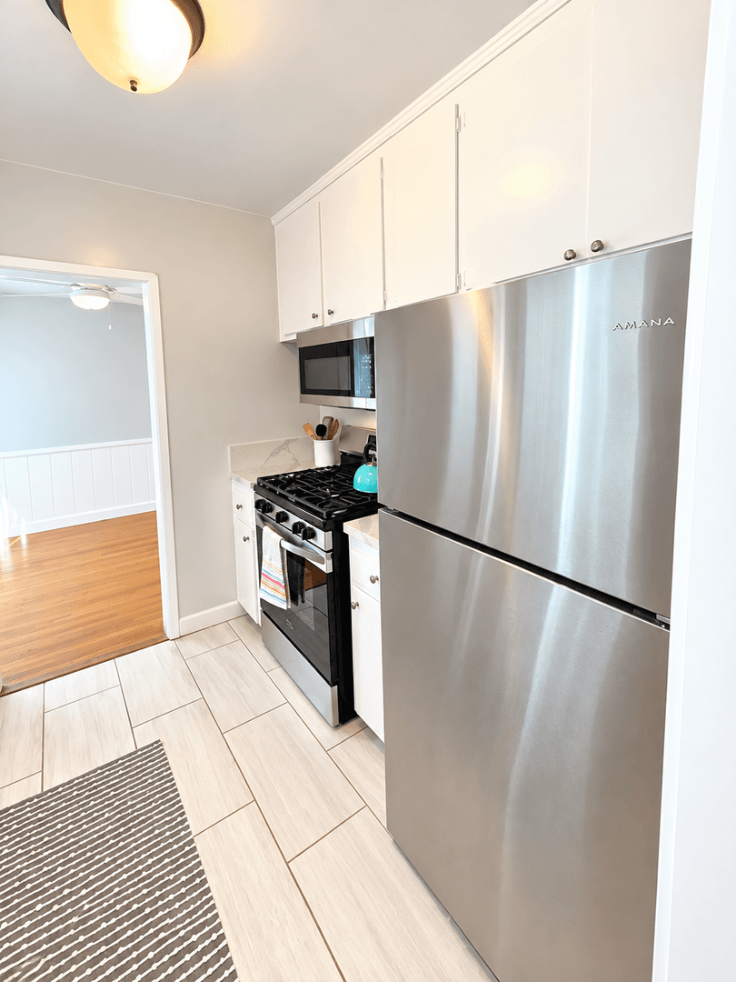 Montrose Apartment: 2318  Mira Vista Ave.