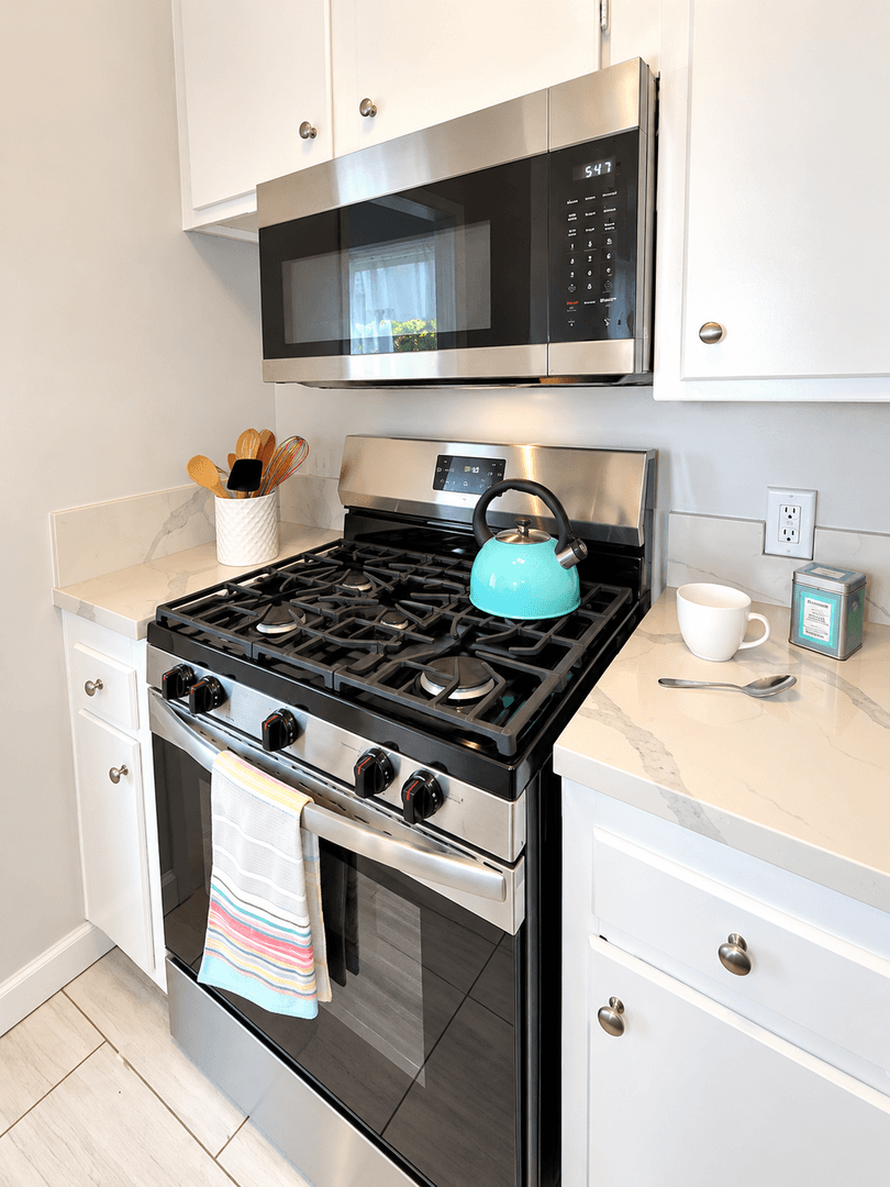 Montrose Apartment: 2318  Mira Vista Ave.